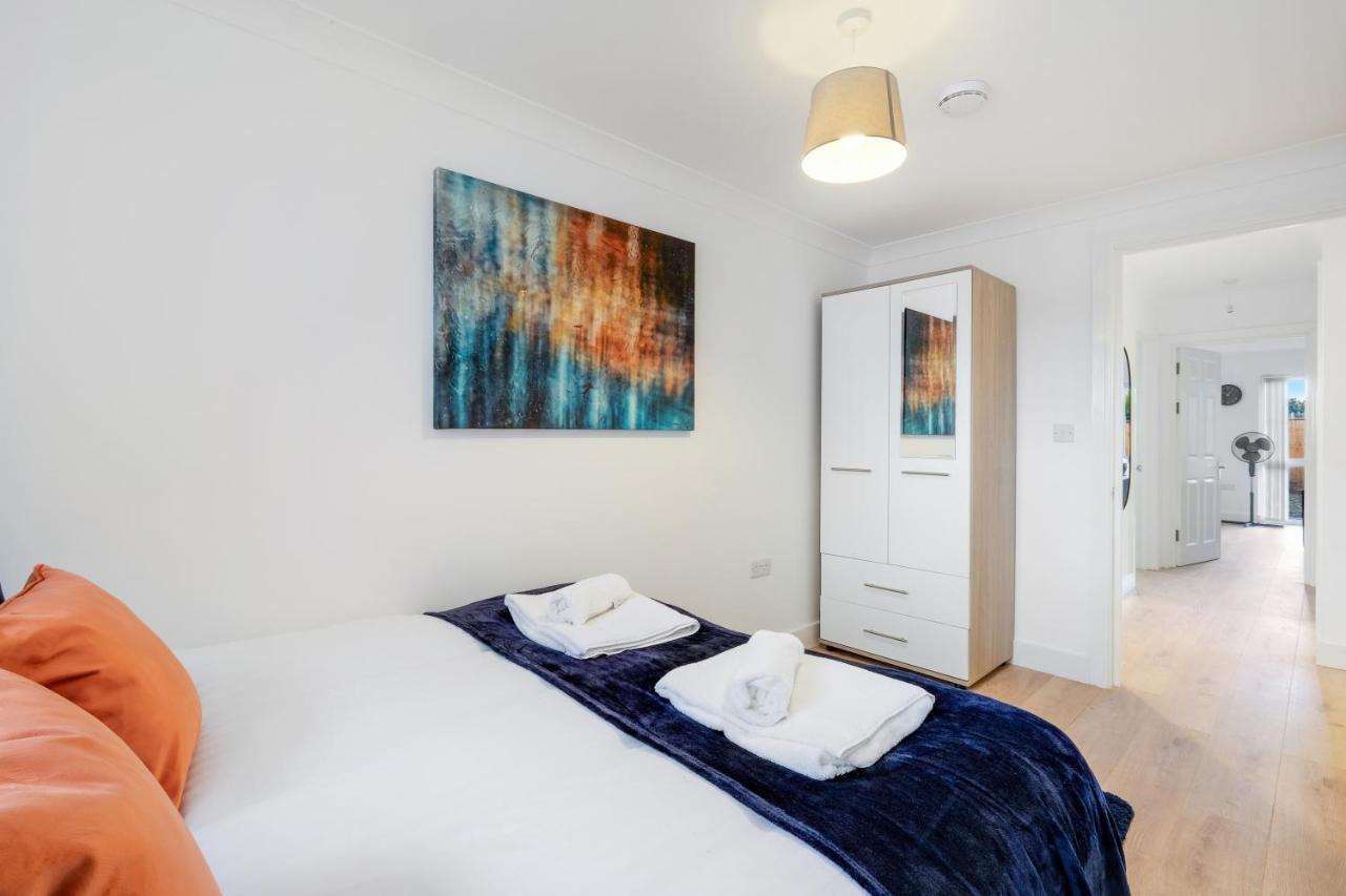 Pinewood Studios, Iver Slough Heathrow 1 & 2 Bedroom Apartments With Parking By Arista Living 外观 照片