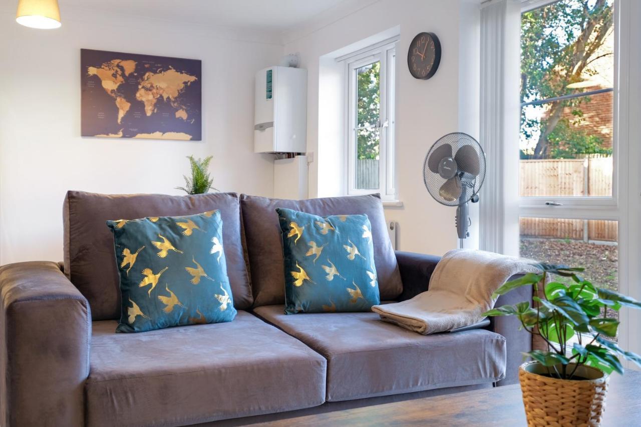 Pinewood Studios, Iver Slough Heathrow 1 & 2 Bedroom Apartments With Parking By Arista Living 外观 照片