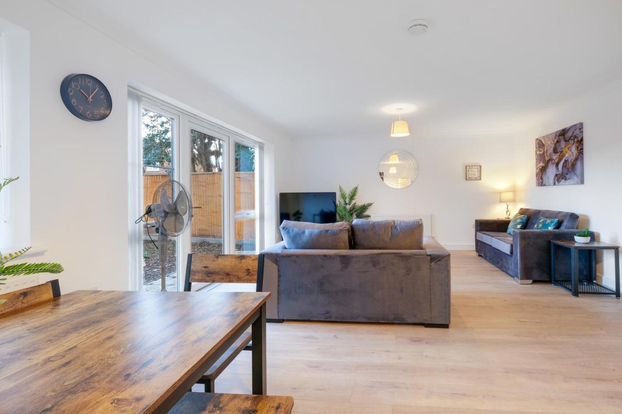 Pinewood Studios, Iver Slough Heathrow 1 & 2 Bedroom Apartments With Parking By Arista Living 外观 照片