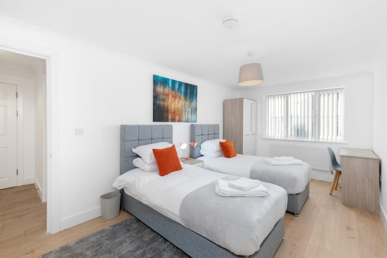 Pinewood Studios, Iver Slough Heathrow 1 & 2 Bedroom Apartments With Parking By Arista Living 外观 照片