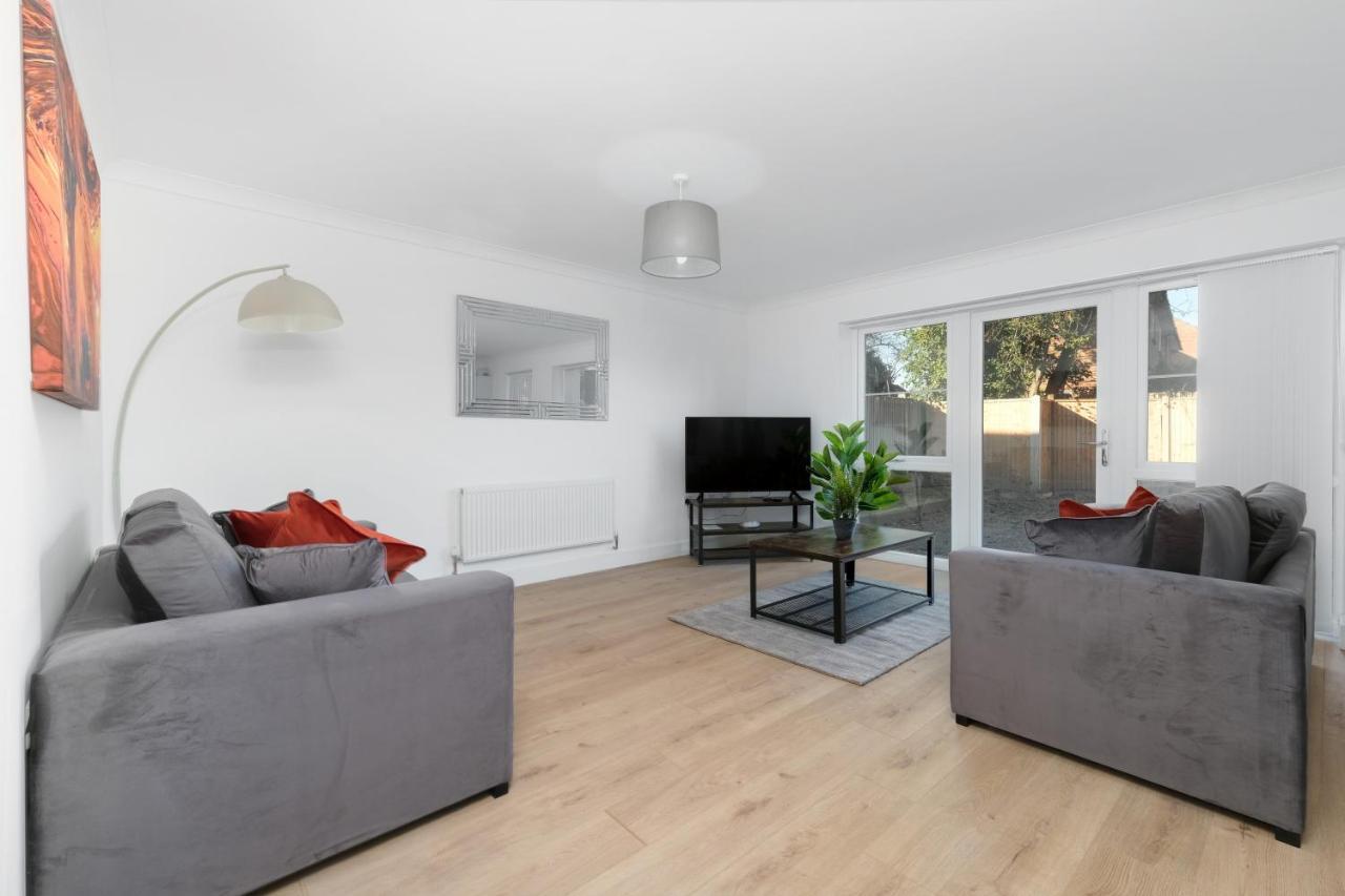 Pinewood Studios, Iver Slough Heathrow 1 & 2 Bedroom Apartments With Parking By Arista Living 外观 照片