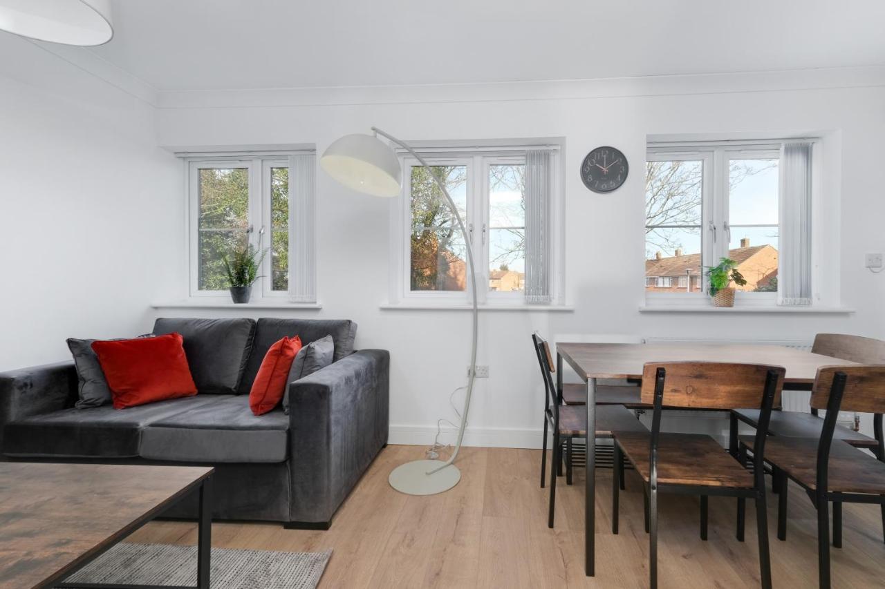 Pinewood Studios, Iver Slough Heathrow 1 & 2 Bedroom Apartments With Parking By Arista Living 外观 照片
