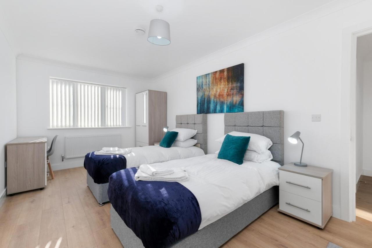 Pinewood Studios, Iver Slough Heathrow 1 & 2 Bedroom Apartments With Parking By Arista Living 外观 照片