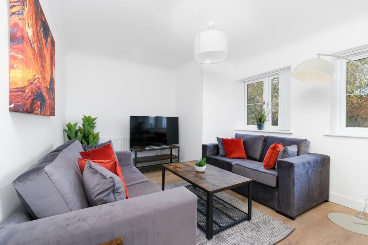 Pinewood Studios, Iver Slough Heathrow 1 & 2 Bedroom Apartments With Parking By Arista Living 外观 照片