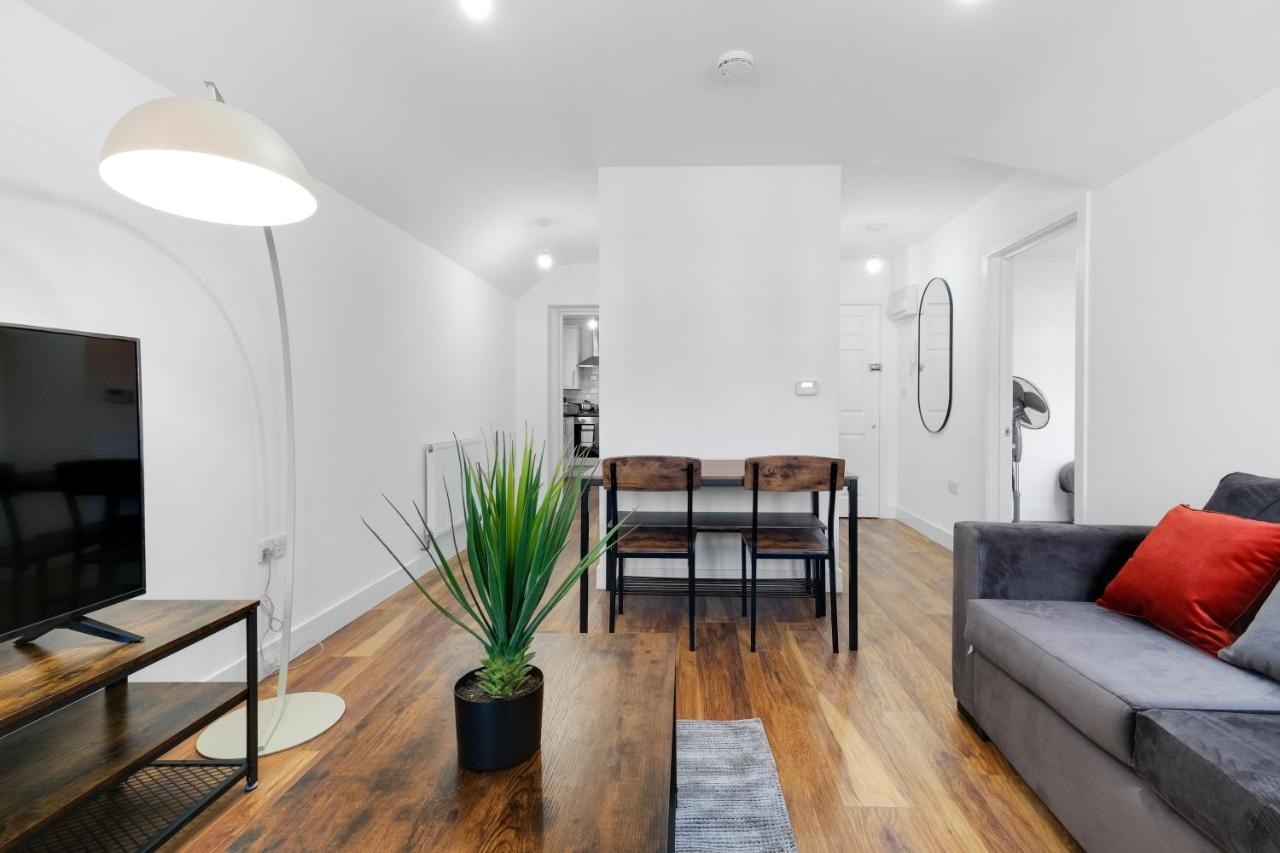 Pinewood Studios, Iver Slough Heathrow 1 & 2 Bedroom Apartments With Parking By Arista Living 外观 照片