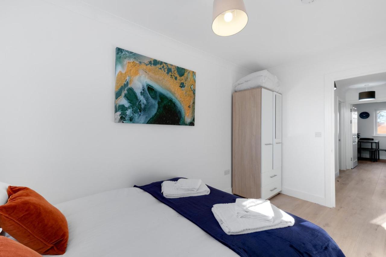 Pinewood Studios, Iver Slough Heathrow 1 & 2 Bedroom Apartments With Parking By Arista Living 外观 照片