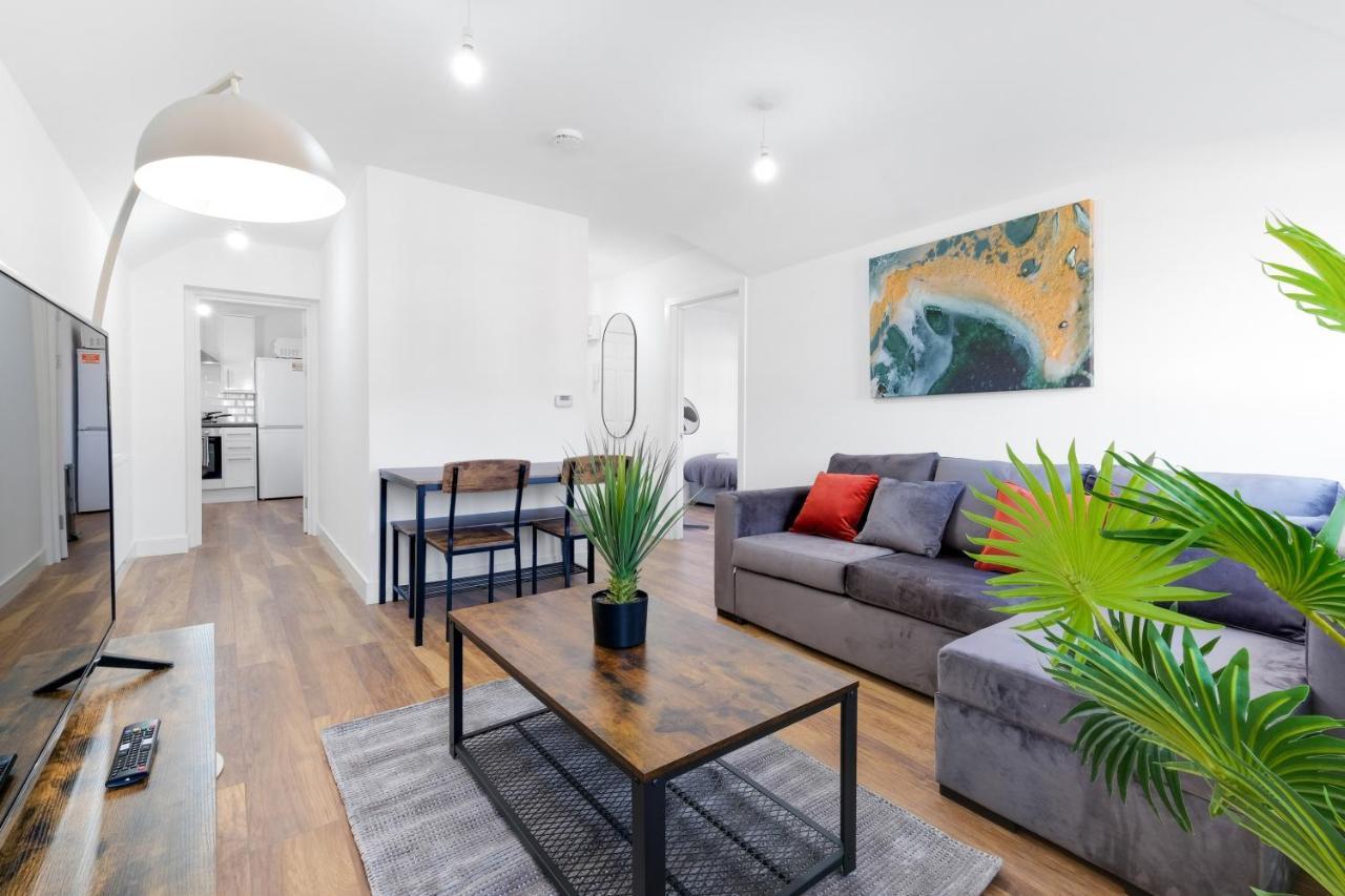 Pinewood Studios, Iver Slough Heathrow 1 & 2 Bedroom Apartments With Parking By Arista Living 外观 照片