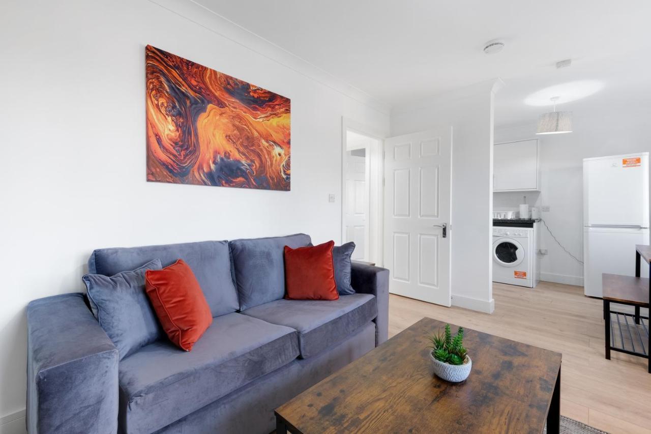 Pinewood Studios, Iver Slough Heathrow 1 & 2 Bedroom Apartments With Parking By Arista Living 外观 照片