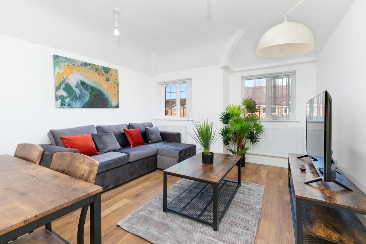 Pinewood Studios, Iver Slough Heathrow 1 & 2 Bedroom Apartments With Parking By Arista Living 外观 照片