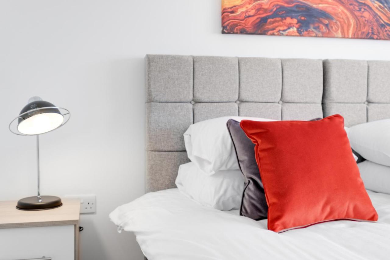 Pinewood Studios, Iver Slough Heathrow 1 & 2 Bedroom Apartments With Parking By Arista Living 外观 照片